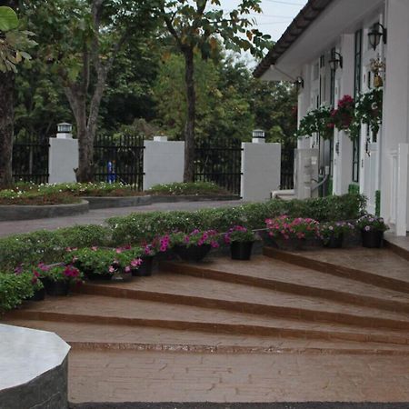 ลา ปลาซ Bed & Breakfast เลย ภายนอก รูปภาพ
