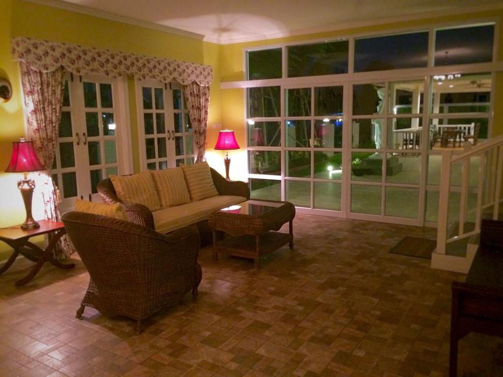 ลา ปลาซ Bed & Breakfast เลย ภายนอก รูปภาพ