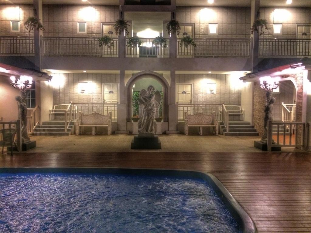 ลา ปลาซ Bed & Breakfast เลย ภายนอก รูปภาพ